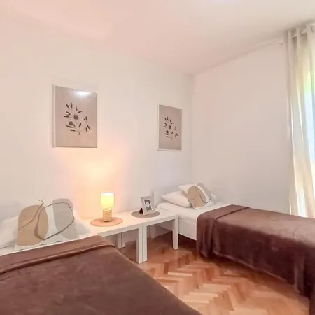 Golden Star Apartament *