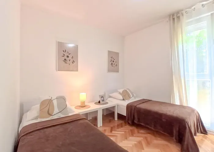 Golden Star 公寓 *